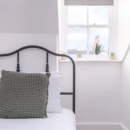 The Snug By The Sea - Front