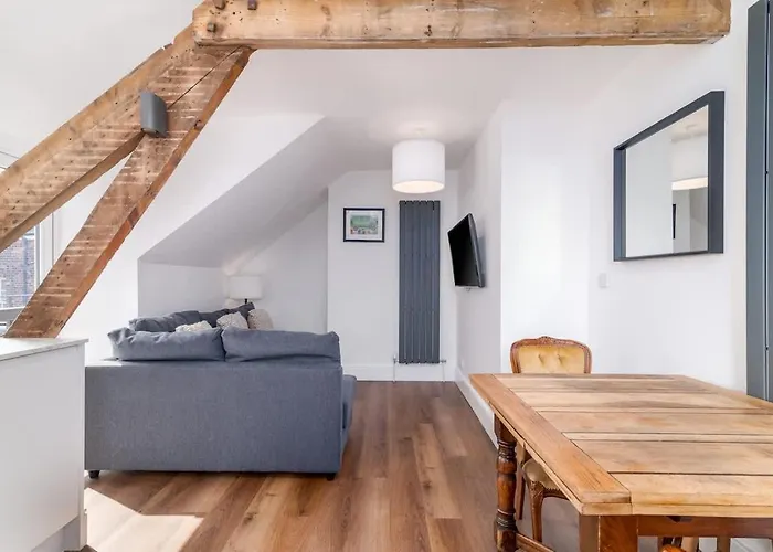 The Snug By The Sea - Front Apartment Whitby