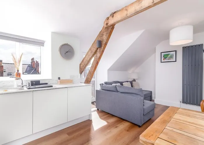 The Snug By The Sea - Front Apartment